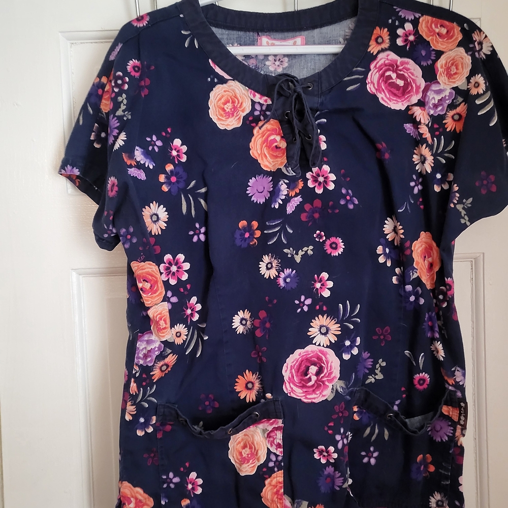 Beautiful Large Koi Scrub Top With Blue Greys Anatomy Medium Pants